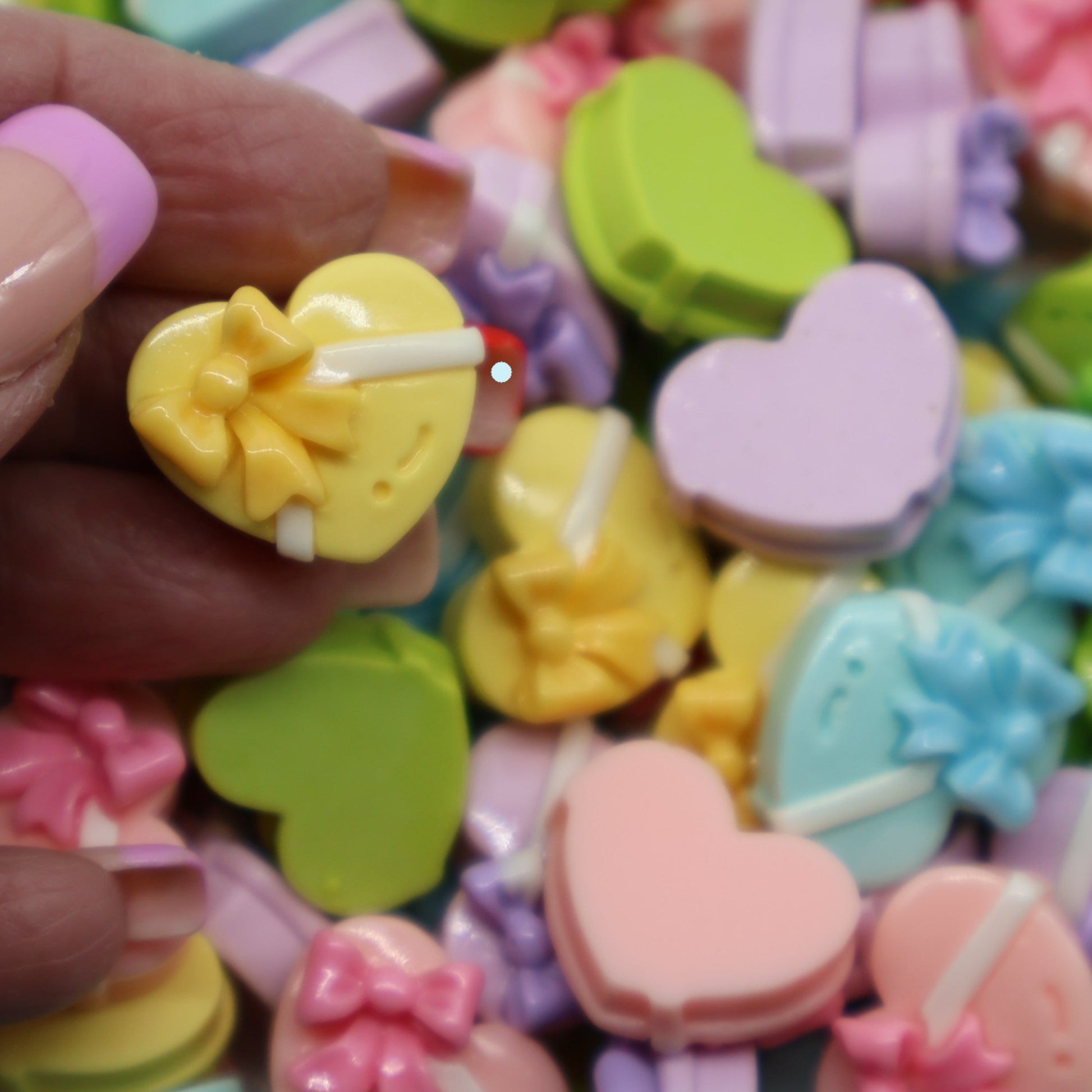 Heart Box with Bow Resin Charm| 5 pieces - Envoga Handbags